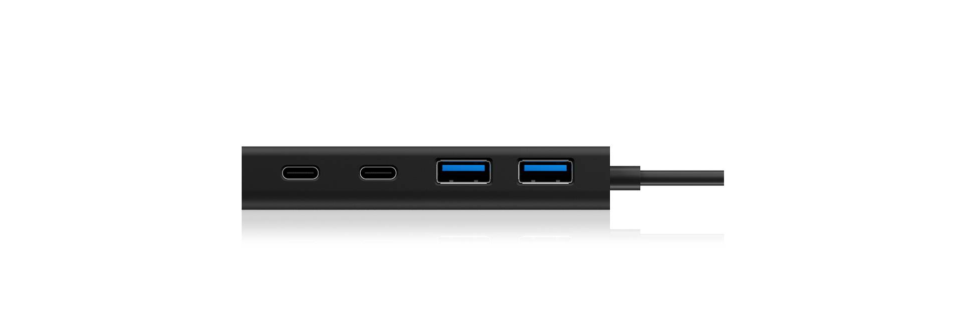 USB-Hub mit zwei USB-C-Anschlüssen und zwei USB-A-Anschlüssen, genutzt zum Verbinden mehrerer Geräte an einen Computer.