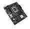 Ein Computer-Motherboard mit verschiedenen Slots und Anschlüssen, bereit für die Installation von Komponenten wie CPU und RAM.