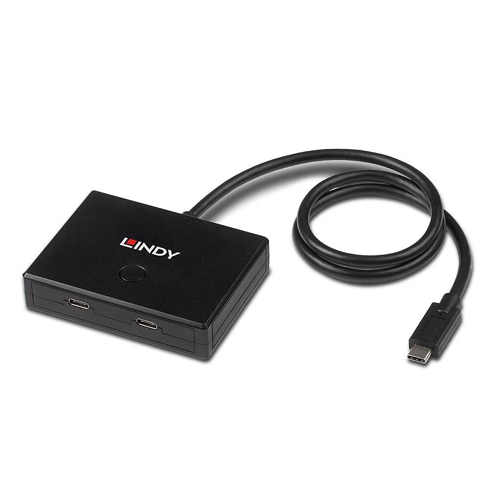 Ein schwarzer USB-C-Kartenleser mit zwei USB-Steckplätzen und einem Kabel zum Anschluss. Das Logo 'LINDY' ist aufgedruckt.