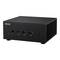 Schwarzer Mini-PC von ASUS mit mehreren Anschlüssen vorne, einschließlich USB-C und USB-A-Ports, Kopfhöreranschluss und Netzschalter.