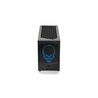 Ein schwarzer Computergehäuse mit Wabenmuster oben und einem blauen Totenkopf-Logo auf der Vorderseite. Moderner Gaming-PC.