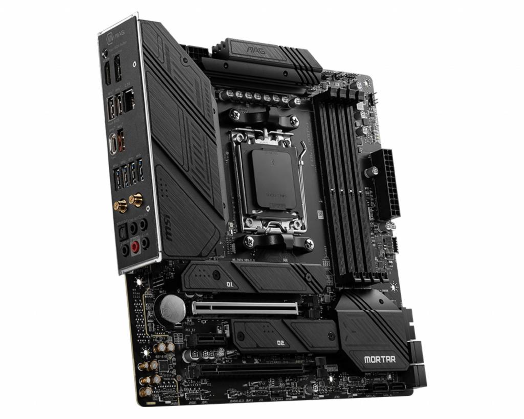 Schwarzes Motherboard mit mehreren Anschlüssen und Steckplätzen; zentraler Prozessor-Sockel, mehrere RAM-Steckplätze, Beschriftung 'MORTAR'.