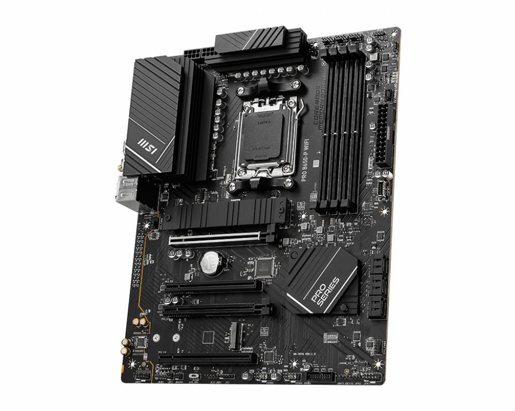 Hauptplatine mit mehreren Steckplätzen und Anschlüssen, geeignet für leistungsstarke Computeranwendungen und erweiterbare Systeme.