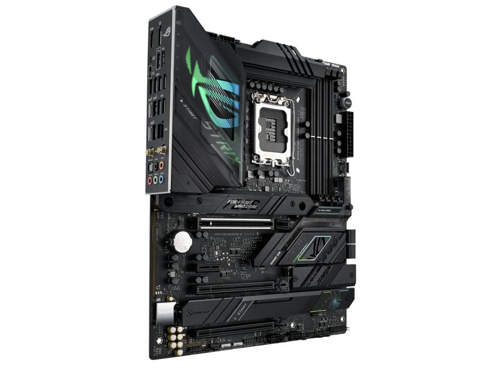 Ein Motherboard mit zahlreichen Anschlüssen und Kühlerleisten, Marke 'ROG STRIX' gut sichtbar, ausgelegt für einen Intel Prozessor.