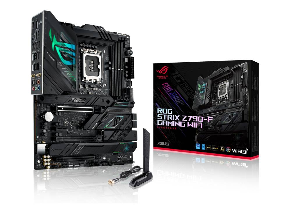 'Mainboard ASUS ROG Strix Z790-F Gaming WIFI' neben der Verpackung. Markantes Design mit leuchtendem Logo, PCIe-Steckplätze und Anschlüsse sichtbar.