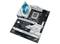 Ein Computer-Motherboard mit einem markanten, silbernen Kühlkörper, RAM-Steckplätzen und PCIe-Erweiterungssteckplätzen.