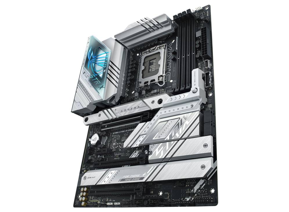 Ein Computer-Mainboard mit einem silbernen Design, mehreren RAM-Steckplätzen und erkennbarer CPU-Steckplatz.