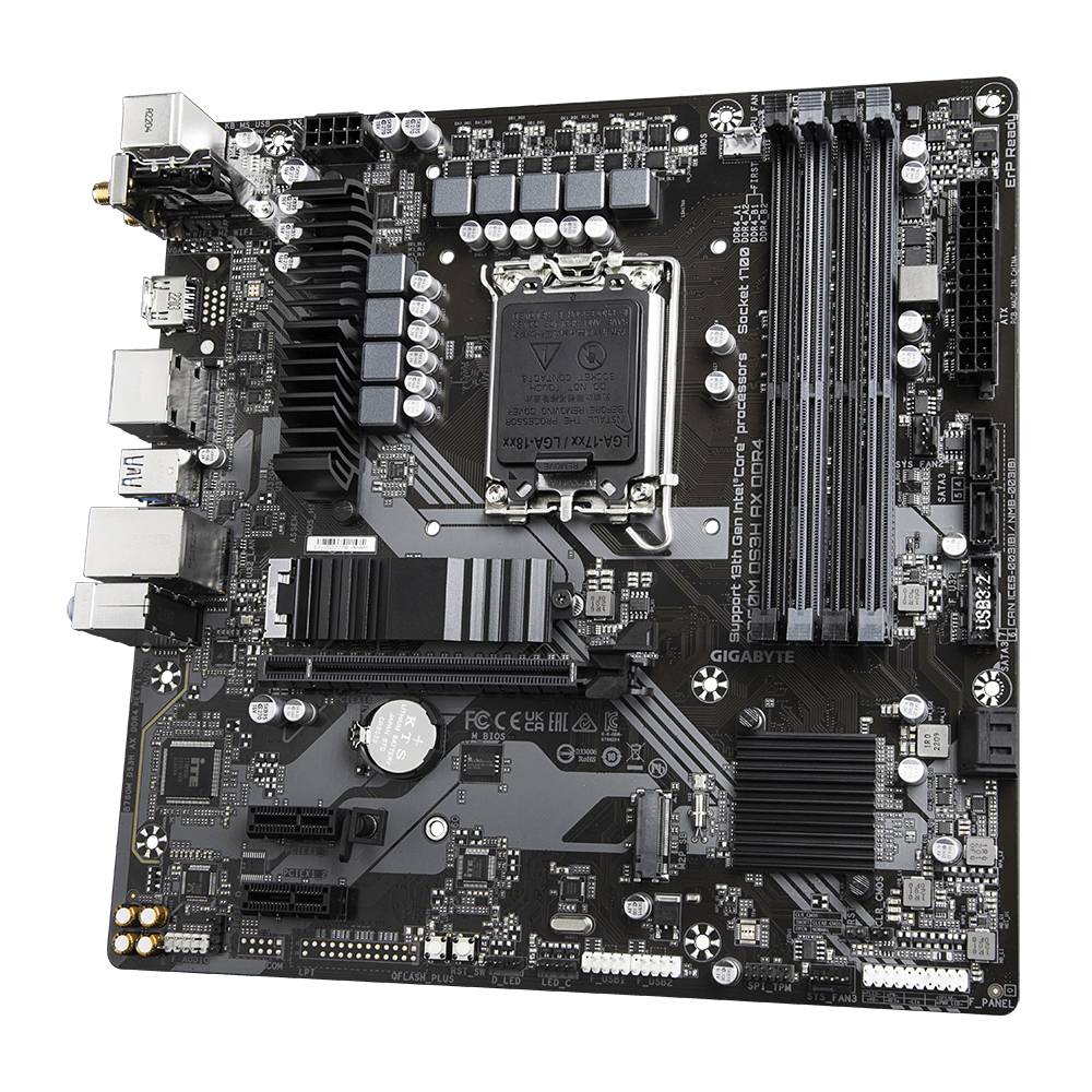 Ein schwarzes Motherboard mit zahlreichen Komponenten, einschließlich RAM-Steckplätzen, CPU-Sockel und verschiedenen Anschlüssen.