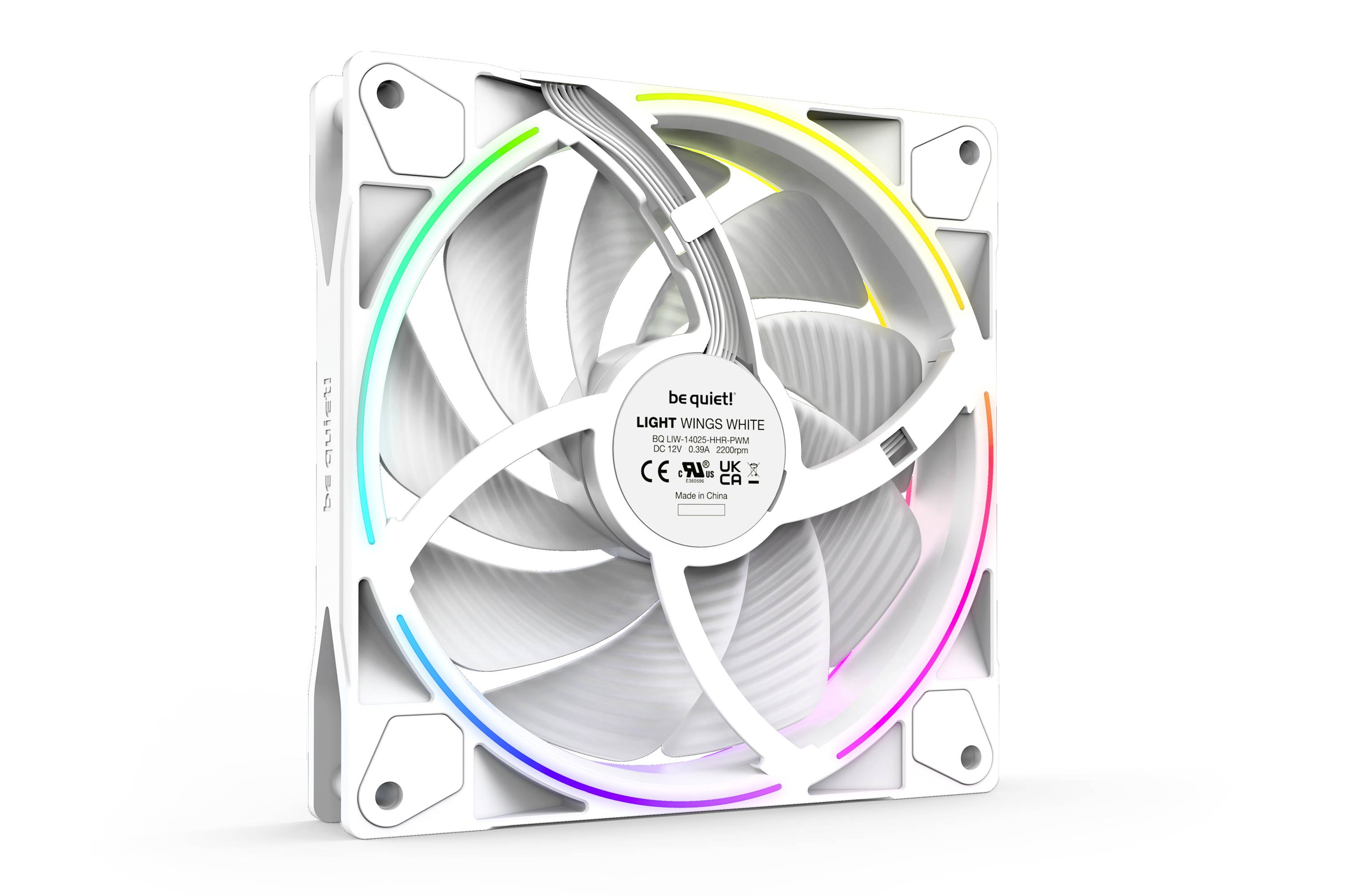 Weißer Computerlüfter mit RGB-Beleuchtung, 'be quiet! Light Wings White', zeigt Produktdesign und Markenlogo.