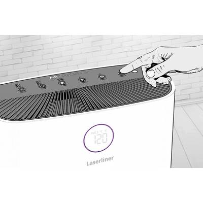 Luftreiniger mit Digitalanzeige zeigt 'PM2.5 120'. Hand drückt Einschaltknopf.