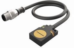 Ein rechteckiger Sensor mit Kabel und rundem Stecker. Der Sensor hat ein orangefarbenes, rundes Detail.