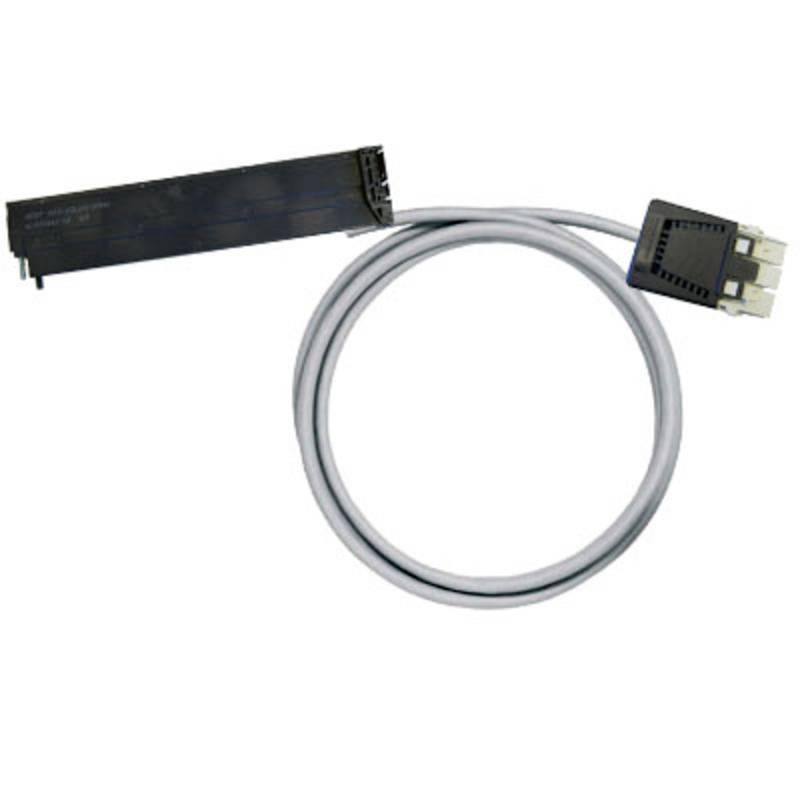 Ein rechteckiger Adapter mit Kabel, geeignet zum Verbinden elektronischer Geräte.