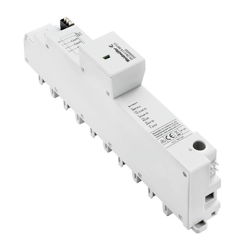 Ein grauer, rechteckiger elektrischer Leitungsschutzschalter mit technischen Informationen und CE-Kennzeichnung auf der Vorderseite.