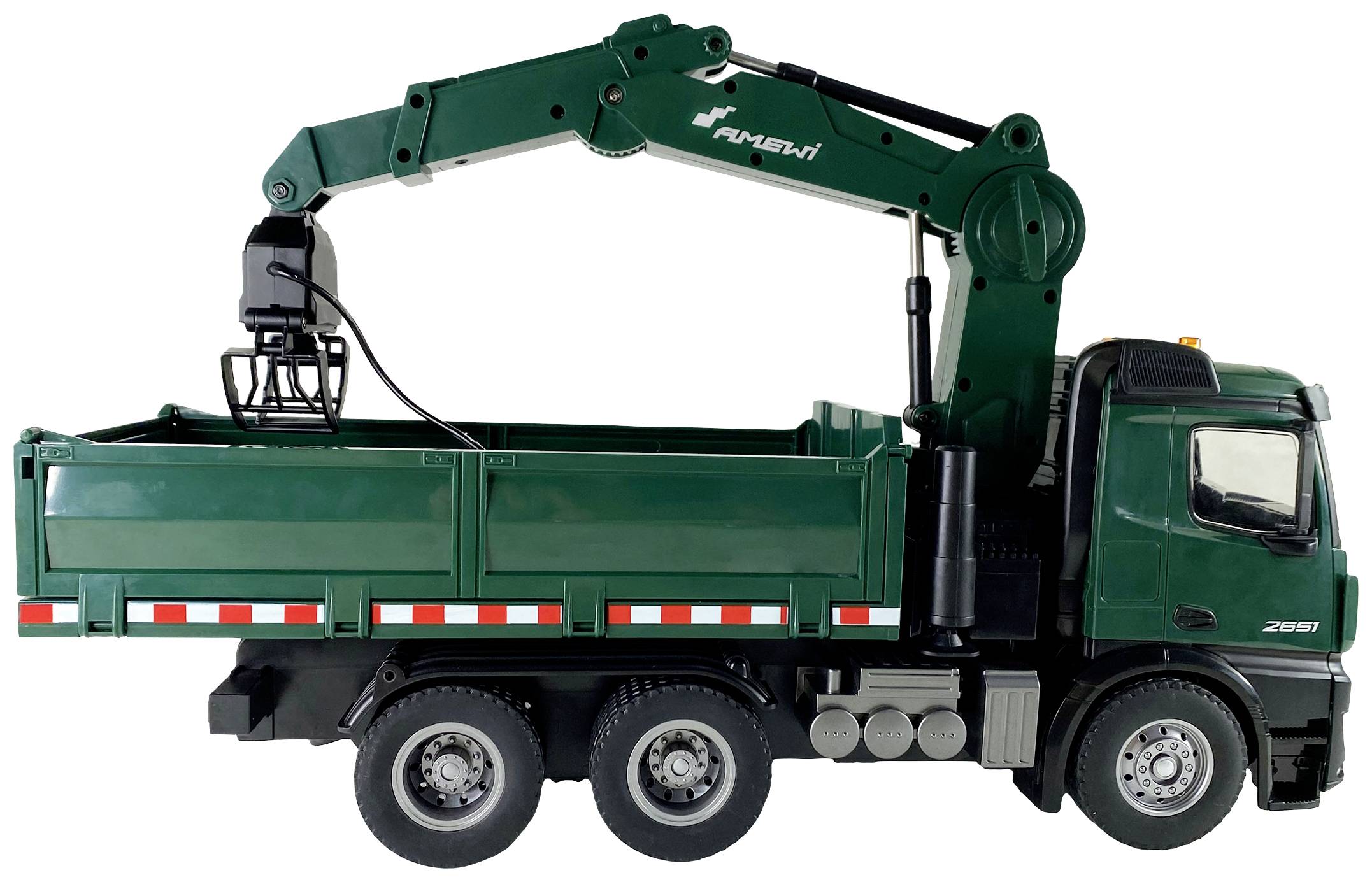 LKW mit grünem Kranarm und offenem Laderaum, geeignet für schwere Lasten. Sechs Räder, industrielle Nutzung.