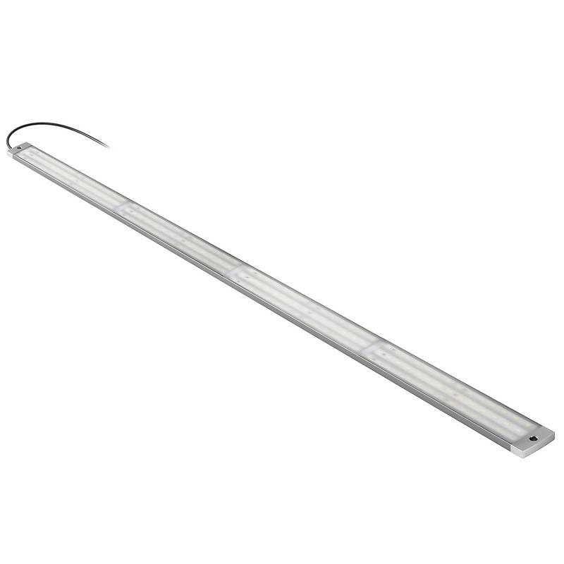 Ein langer, schmaler LED-Lichtstreifen mit einem angebrachten Kabel auf der linken Seite. Geeignet zur Beleuchtung von Möbeln oder Arbeitsflächen.