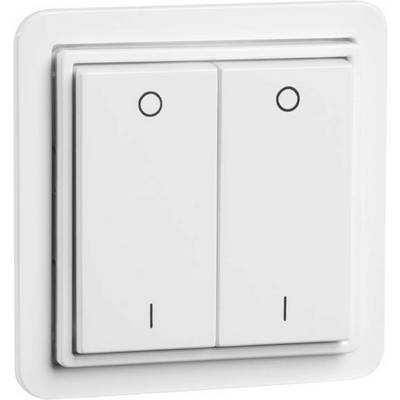 Ein weißer Doppellichtschalter an der Wand, mit zwei rechteckigen Tasten, um ein oder mehrere Lichter zu steuern.