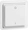 Ein weißer Lichtschalter in der Position 'Aus', montiert an einer Wand. Schlichtes, quadratisches Design mit abgerundeten Ecken.