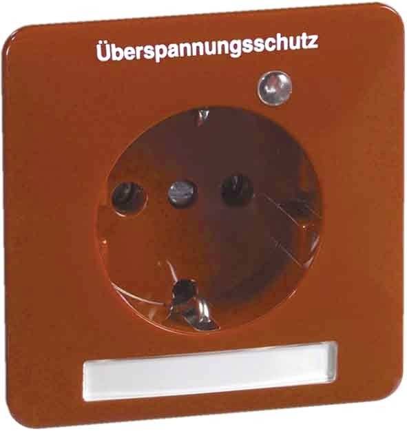 Rote Steckdose mit der Aufschrift 'Überspannungsschutz'. Oben rechts leuchtet eine kleine Kontrollleuchte. Unten befindet sich ein Rechteck.