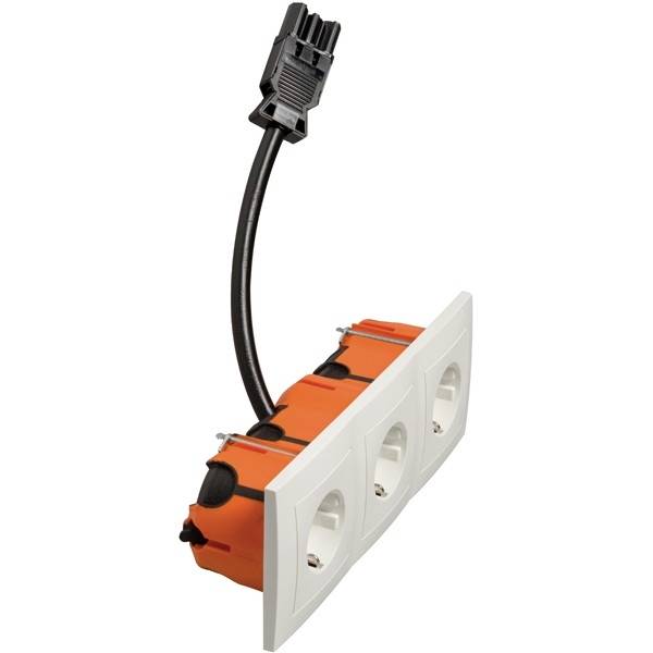 Dreifach-Steckdosenleiste mit orangefarbenem Gehäuse und schwarzem Anschlusskabel, geeignet für elektrische Installationen.