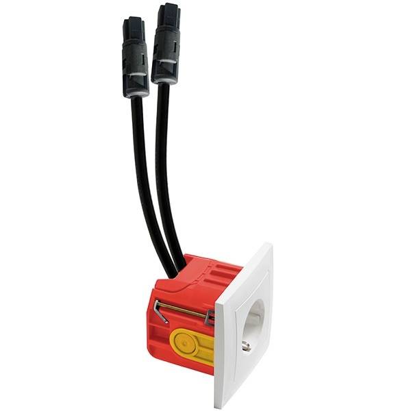 Ein rotes elektrisches Steckmodul mit zwei schwarzen Kabeln und grauen Steckverbindern. Es ist für Wandmontage vorgesehen.
