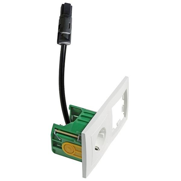 Steckdosen-Modul mit grünem und weißem Gehäuse, schwarzem Kabel und Steckverbinder, geeignet für elektrische Installationen.