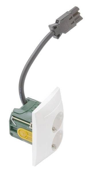 Ein herausnehmbarer Modulstecker mit zwei Steckdosen und einem angeschlossenen Kabel.
