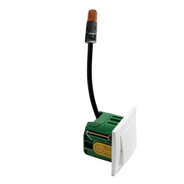 Ein grüner Unterputzschalter mit weißer Abdeckung und einem schwarzen Kabel mit orangenem Stecker, bereit zur Installation.