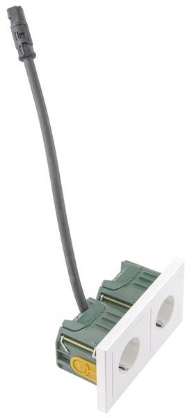 Doppelsteckdose mit schwarzem Kabel, geeignet für elektrische Installationen. Die grüne Halterung ist mit einem weißen Panel verbunden.