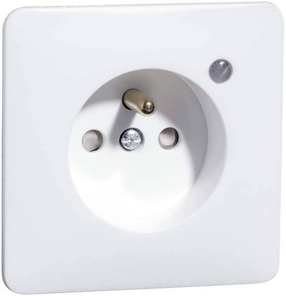 Eine weiße Steckdose mit Schutzkontakt, montiert an einer Wand, geeignet für zweiadrige und dreipolige Stecker.