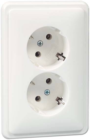 Doppelte weiße Steckdose an einer Wand, passend für europäische Stecker, mit zwei runden Löchern und Erdungskontakten.