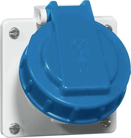 Eine blaue elektrische Steckdose, montiert auf einer weißen Wandplatte, mit einer Abdeckung vorne.