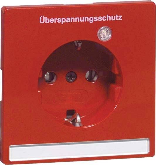 Rote Steckdose mit der Aufschrift 'Überspannungsschutz' und kleiner Leuchte oben, Schuko-Anschluss in der Mitte.