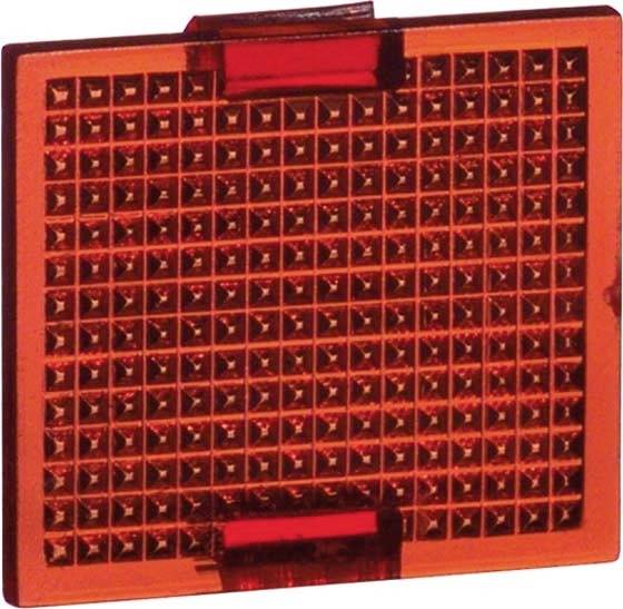 Ein rotes rechteckiges Reflektorlicht, das in Fahrradrücklichtern verwendet wird. Es besteht aus vielen kleinen reflektierenden Quadraten.