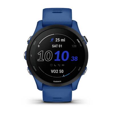 Eine blaue Sportuhr zeigt ein Lauf-Tracking-Display an: 25 Meilen gelaufen, Uhrzeit 10:38 Uhr, Datum 'SAT 01', VO2-Wert 50.