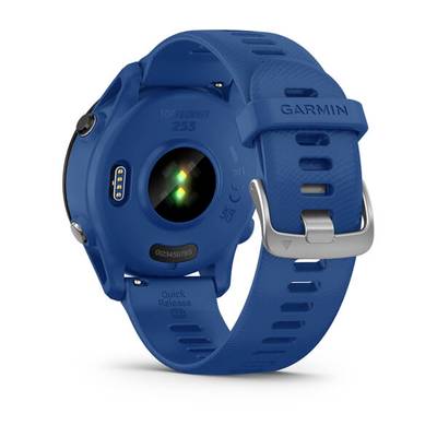 Rückansicht einer blauen Sportuhr mit grün leuchtendem Sensor auf der Rückseite und einem verstellbaren Armband mit Schnalle.