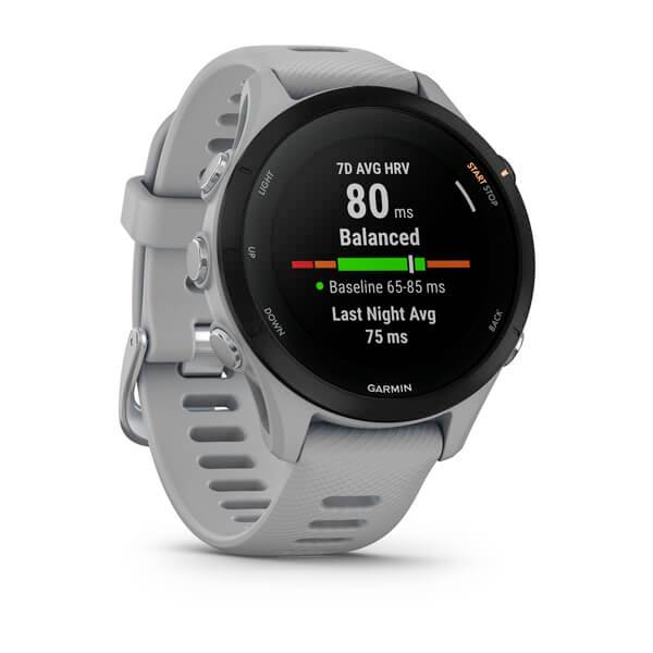 Eine graue Smartwatch zeigt den HRV-Wert an: 80 ms, als 'Balanced' markiert. Durchschnitt der letzten Nacht: 75 ms.