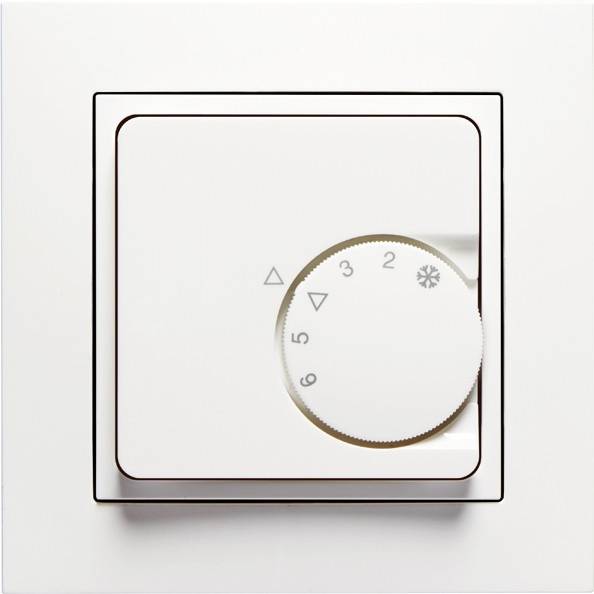 Ein weißer Drehregler mit Zahlen von 1 bis 6 und Schneeflocken-Symbol, möglicherweise ein Thermostat zur Temperaturregelung.