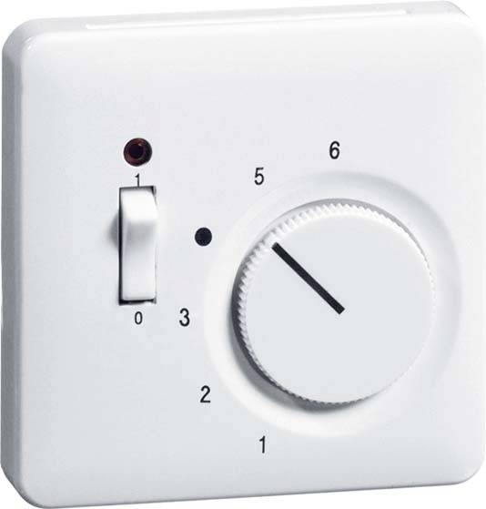 Ein weißer Thermostat mit einem Drehknopf, der auf 3 eingestellt ist, und einem Kippschalter links, der auf 0 steht.