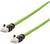 Grünes Ethernetkabel mit RJ45-Steckern an beiden Enden, geeignet für Netzwerkverbindungen in Büros oder zu Hause.