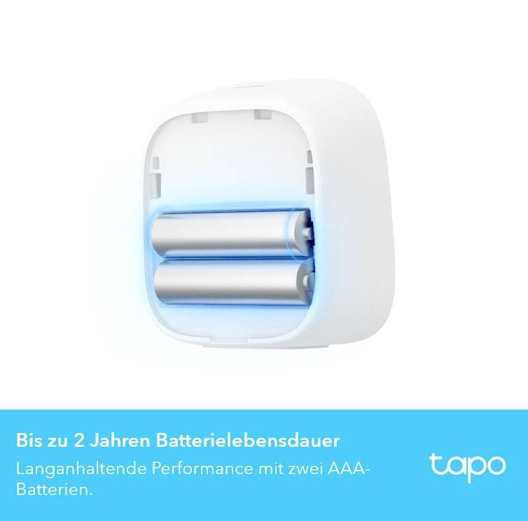 'Langanhaltende Performance: Gerät zeigt zwei AAA-Batterien, verspricht bis zu 2 Jahren Batterielebensdauer. Marke Tapo.'