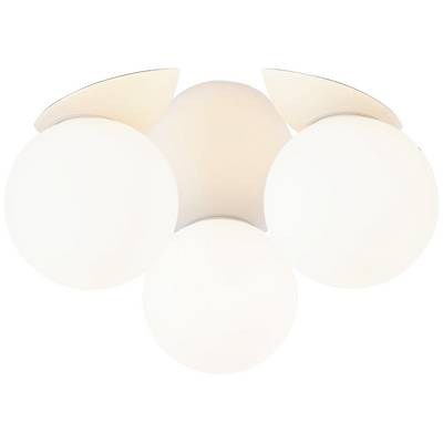 Drei kugelförmige Deckenleuchten strahlen weiches, warmes Licht aus. Ideal zur gleichmäßigen Beleuchtung eines modernen Raums.