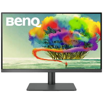Ein Monitorbildschirm zeigt bunte Wolken über einem stilisierten Baum. Eine Person sprüht rote Farbe, Schriftzug 'BenQ' oben links.
