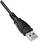 Ein schwarzes USB-Kabel mit einem USB-A-Stecker liegt auf einem weißen Hintergrund.