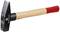Ein Hammer mit Holzstiel und rotem Griff, hergestellt von Toolcraft.