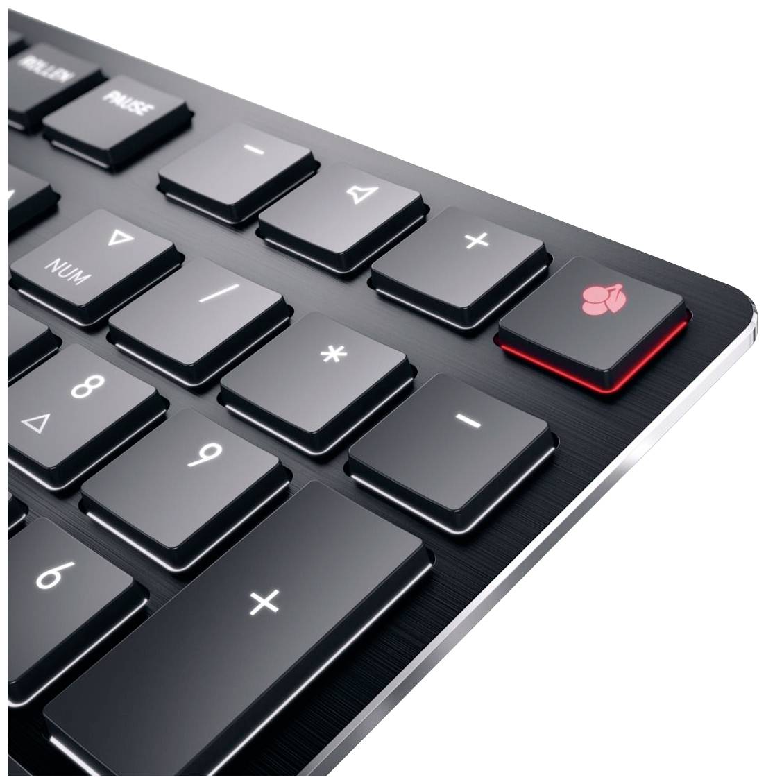 Detailaufnahme einer schwarzen numerischen Tastatur. Die Eingabetaste ist rot hervorgehoben mit einem Herzsymbol darauf.