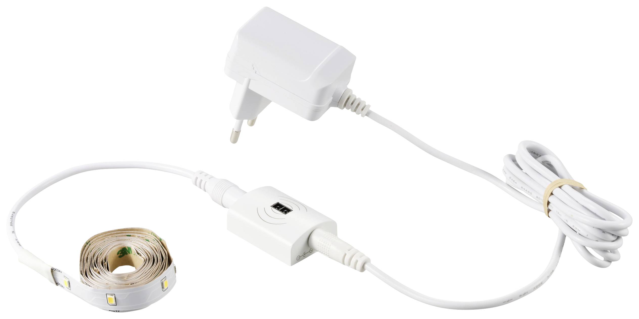 Netzteil mit Stecker und Kabel verbunden mit LED-Streifen und Schalter. Ideal zur Beleuchtung und Dekoration, energieeffizient.
