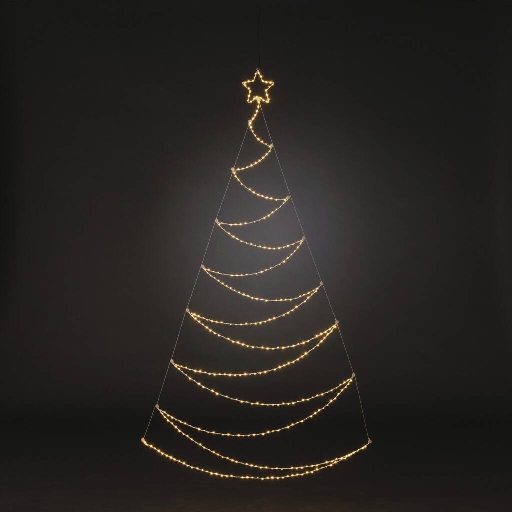 Ein minimalistischer Weihnachtsbaum aus Lichtern in Form eines dreieckigen Umrisses mit einer leuchtenden Sternspitze auf dunklem Hintergrund.