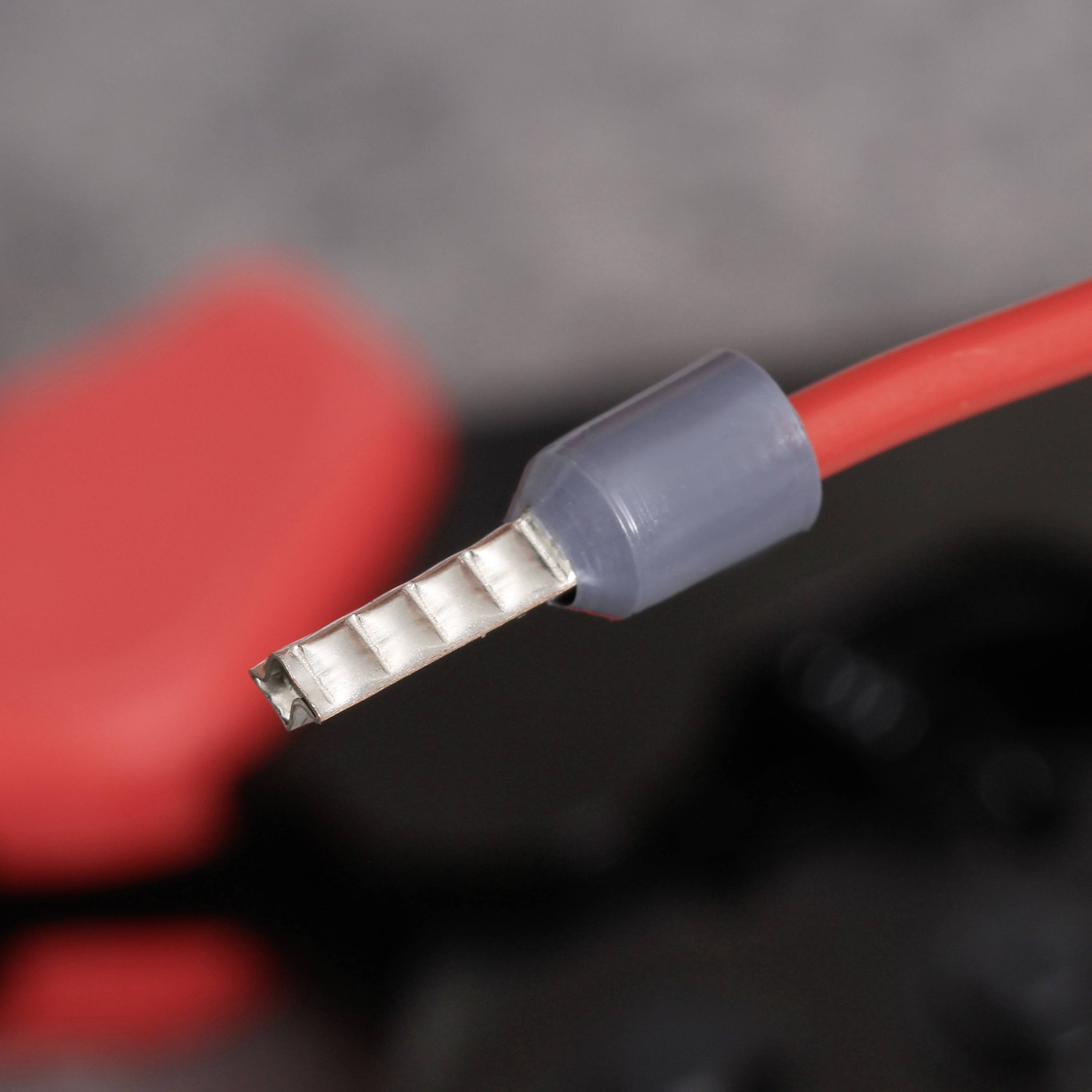 Kabelverbindung dank Crimpzange erfolgreich hergestellt