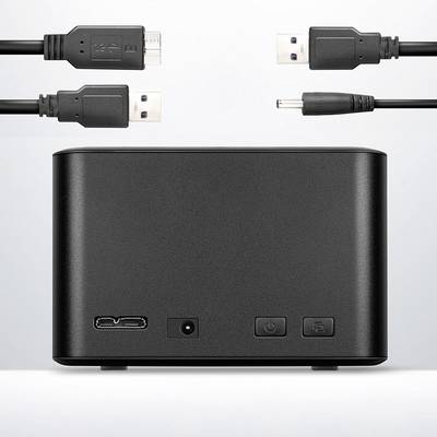 Schwarze Festplatten-Dockingstation mit USB- und Stromanschlusskabeln. Vorderseite zeigt USB-Anschlüsse und Schalttasten.