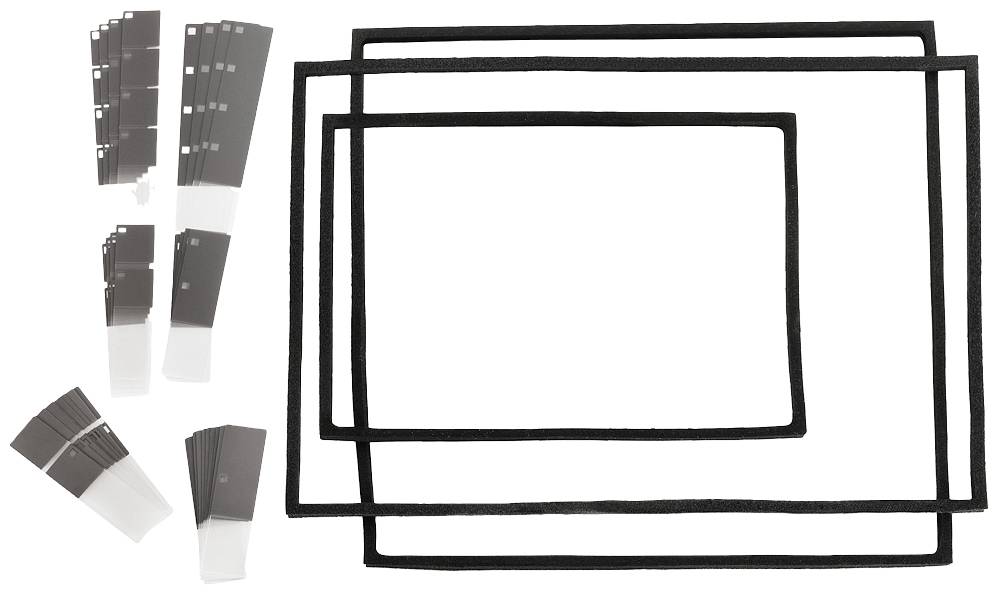 'Negativehüllen und Passepartouts in verschiedenen Größen und Formen, verwendet zum Schutz und Präsentation von Fotofilmen und Abzügen.'